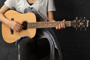 13节何老师民谣吉他训练营课程-铁虎资源网