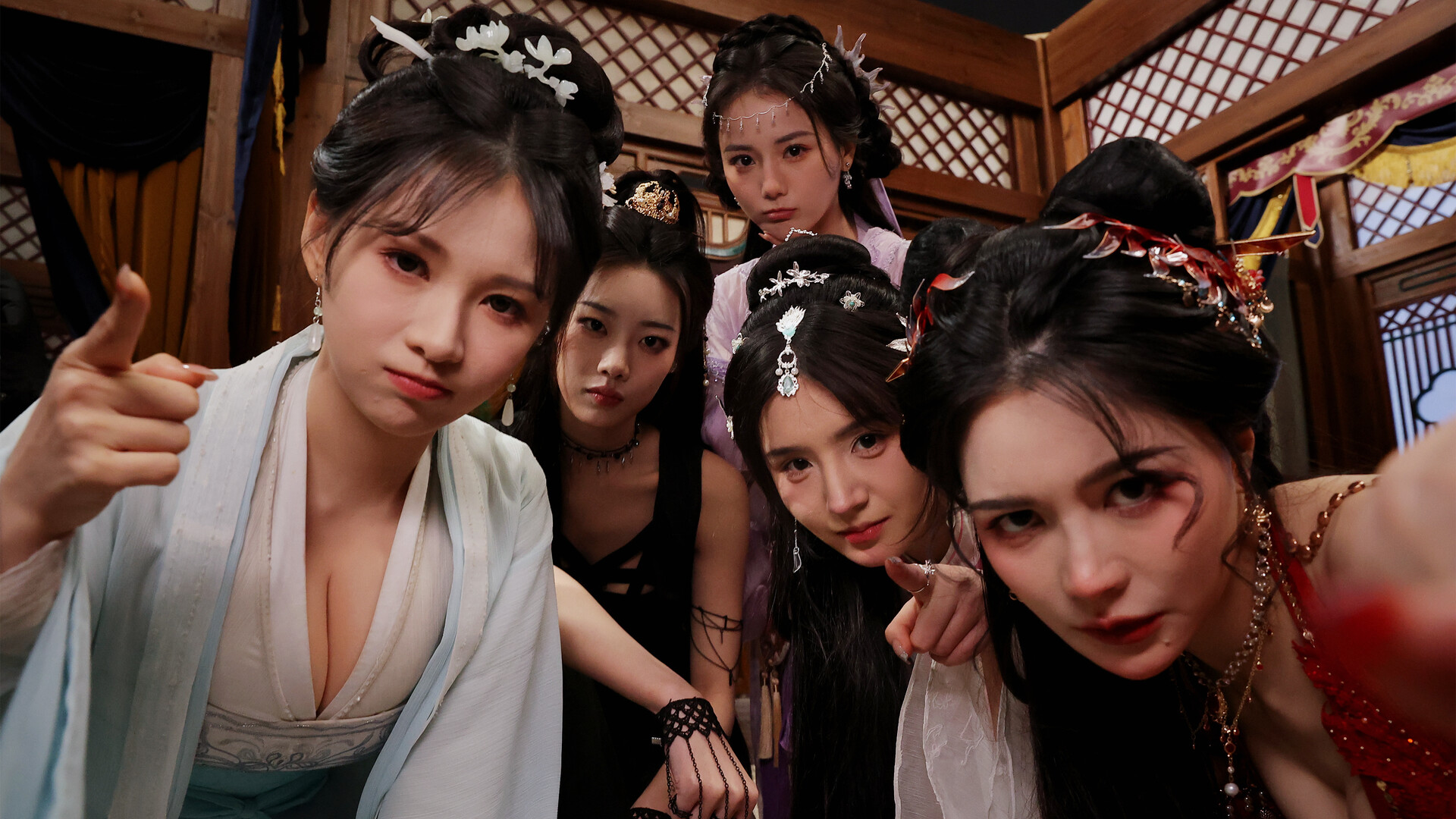 点击查看原图 《美女,请别影响我成仙全球版》中文版